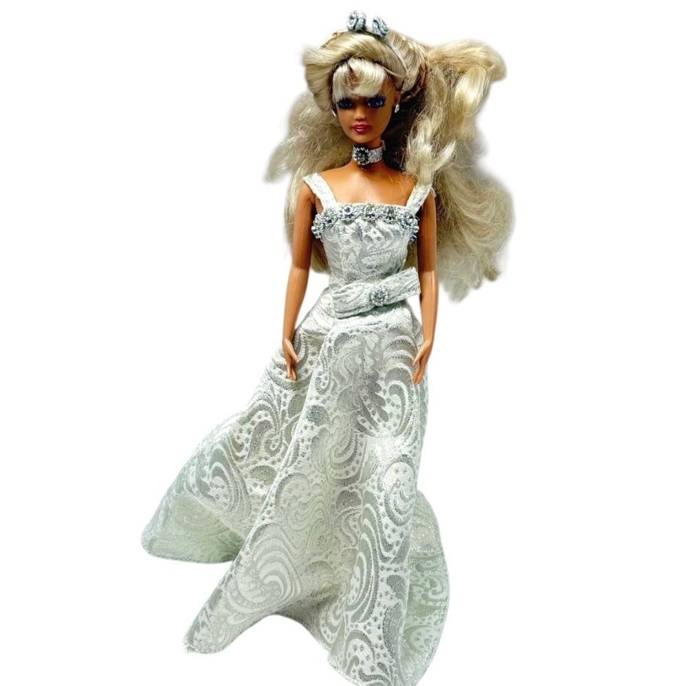 Vintage Jakks Pacific Princess Fashion Doll Blonde Silver Brocade Gown 90s